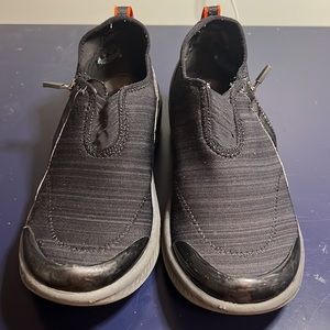 B ZEES DERIVE SLIP-ON SNEAKER